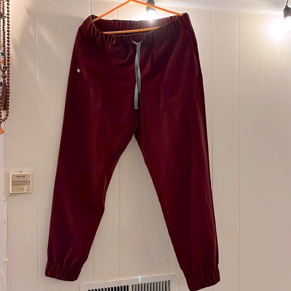 Burgundy figs jogger scrub pants